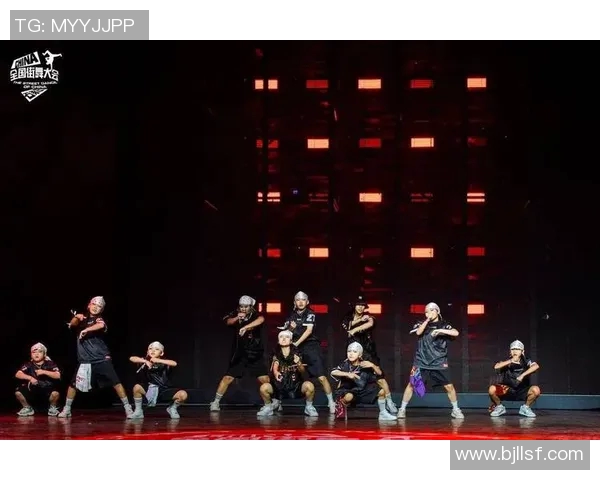 南京街舞队在全国街舞节奏排行榜中荣获第4名展现出强劲实力与风采